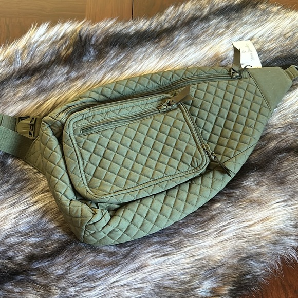 Vera Bradley *NWT* Women's Quilted Cotton Sling Backpack in Climbing Ivy Green - Picture 8 of 14